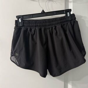 Lululemon low rise Hotty Hot short size 6 black